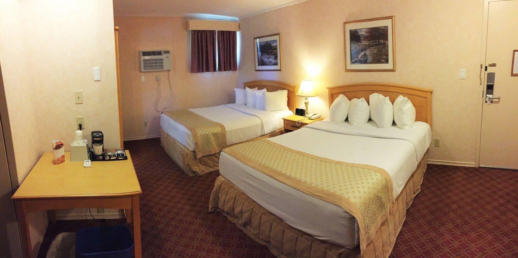Sword Inn Bancroft Exteriér fotografie